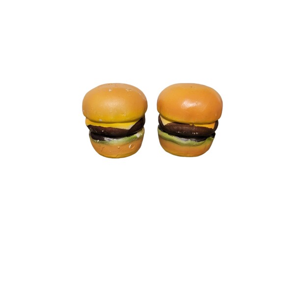 Hamburger Salt & Pepper Shakers Kitchen 2" Diameter Multicolor Kitchen Decor - Picture 1 of 3